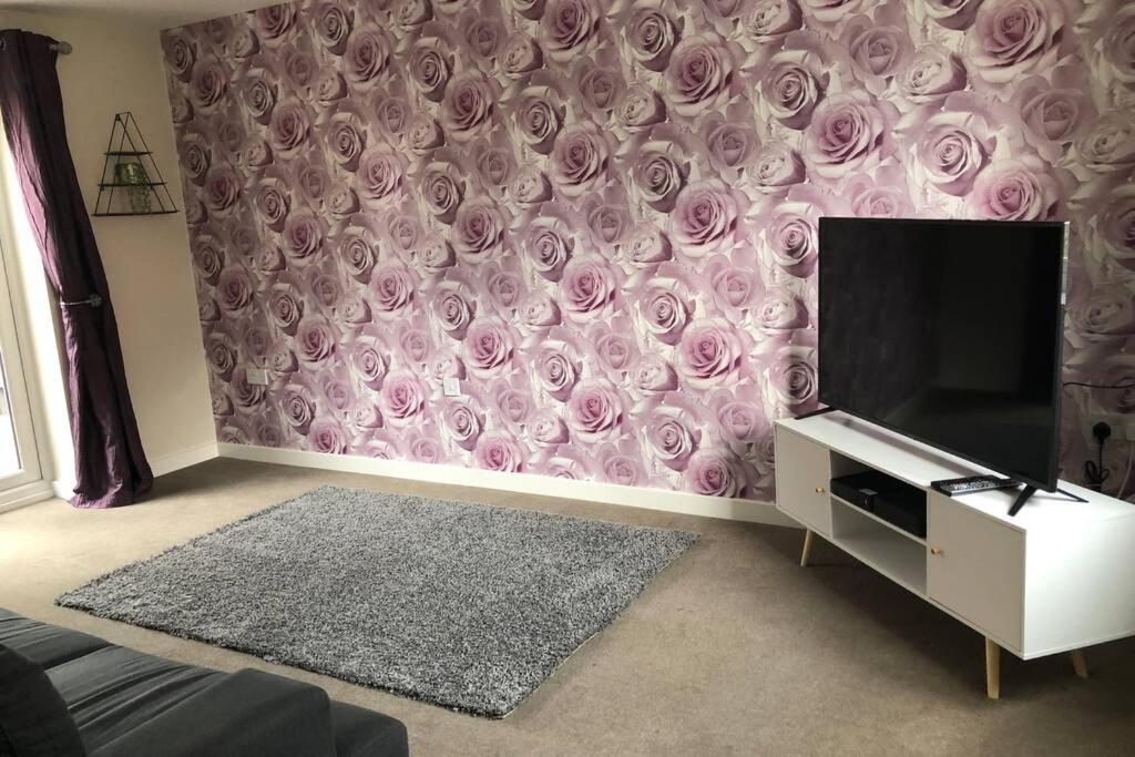 Dudley House **Staycation & Contractors** Sleeps 7 ทิปตัน ภายนอก รูปภาพ