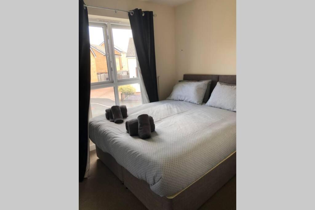 Dudley House **Staycation & Contractors** Sleeps 7 ทิปตัน ภายนอก รูปภาพ